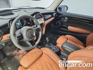 Mini Cooper CLASSIC 2024 года из Южной Кореи