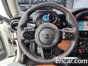 Mini Cooper CLASSIC 2024 года из Южной Кореи