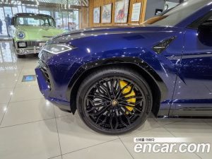 Lamborghini Urus 4.0 V8 SE 2025 года из Южной Кореи