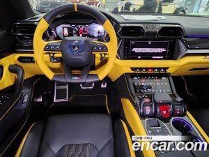 Lamborghini Urus 4.0 V8 SE 2025 года из Южной Кореи
