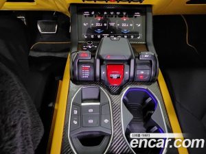Lamborghini Urus 4.0 V8 SE 2025 года из Южной Кореи