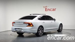 Volvo S90 T8 AWD Ultra Bright 2025 года из Южной Кореи