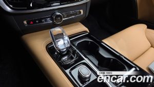 Volvo S90 T8 AWD Ultra Bright 2025 года из Южной Кореи