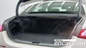 Mercedes-Benz E-Class E350e 4MATIC 2025 года из Южной Кореи