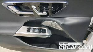Mercedes-Benz E-Class E350e 4MATIC 2025 года из Южной Кореи
