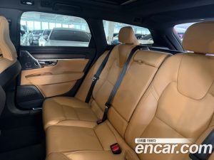 Volvo V90 B5 ULTIMATE AWD 2024 года из Южной Кореи