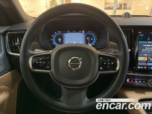 Volvo V90 B5 ULTIMATE AWD 2024 года из Южной Кореи