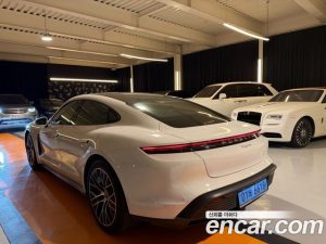 Porsche Taycan Base 2023 года из Южной Кореи