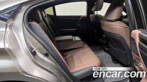 Lexus ES Executive 2025 года из Южной Кореи