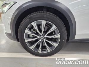Volvo V90 B5 Ultra AWD 2025 года из Южной Кореи