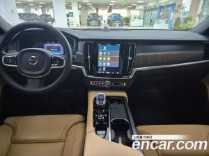Volvo V90 B5 Ultra AWD 2025 года из Южной Кореи