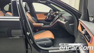 Mercedes-Benz C-Class C300 4MATIC AMG Line 2023 года из Южной Кореи
