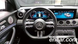 Mercedes-Benz E-Class E220d 4MATIC AMG Line 2023 года из Южной Кореи