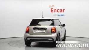 Mini Cooper CLASSIC 2024 года из Южной Кореи