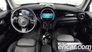 Mini Cooper CLASSIC 2024 года из Южной Кореи