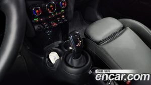 Mini Cooper CLASSIC 2024 года из Южной Кореи