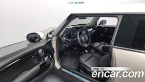Mini Cooper CLASSIC 2024 года из Южной Кореи
