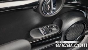 Mini Cooper CLASSIC 2024 года из Южной Кореи