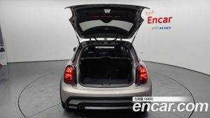 Mini Cooper CLASSIC 2024 года из Южной Кореи