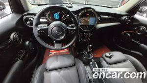 Mini Cooper 5Door CLASSIC 2024 года из Южной Кореи
