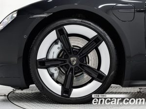 Porsche Taycan Turbo 2025 года из Южной Кореи