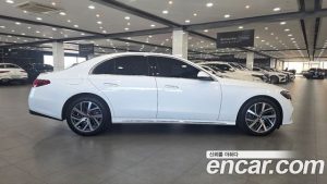Mercedes-Benz E-Class E220d 4MATIC Exclusive 2024 года из Южной Кореи