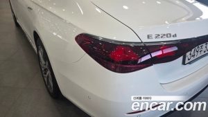 Mercedes-Benz E-Class E220d 4MATIC Exclusive 2024 года из Южной Кореи