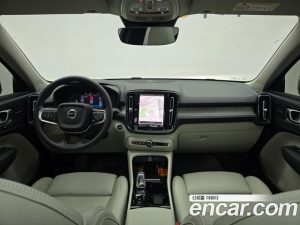 Volvo XC40 B4 Ultra Bright 2025 года из Южной Кореи