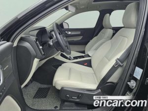 Volvo XC40 B4 Ultra Bright 2025 года из Южной Кореи