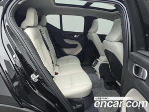 Volvo XC40 B4 Ultra Bright 2025 года из Южной Кореи