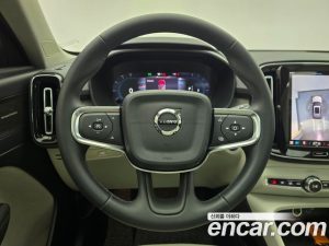 Volvo XC40 B4 Ultra Bright 2025 года из Южной Кореи
