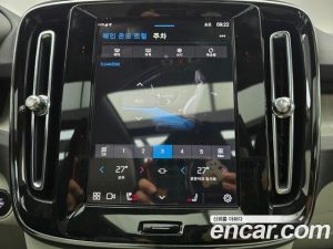 Volvo XC40 B4 Ultra Bright 2025 года из Южной Кореи