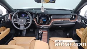 Volvo XC60 B5 ULTIMATE Bright 2024 года из Южной Кореи