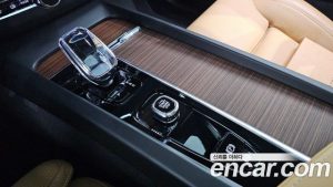Volvo XC60 B5 ULTIMATE Bright 2024 года из Южной Кореи