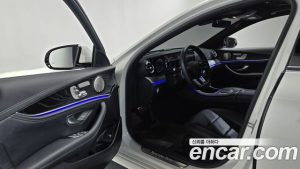 Mercedes-Benz E-Class E220d 4MATIC AMG Line 2023 года из Южной Кореи