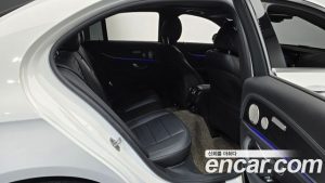 Mercedes-Benz E-Class E220d 4MATIC AMG Line 2023 года из Южной Кореи