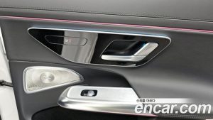 Mercedes-Benz E-Class E350e 4MATIC 2025 года из Южной Кореи