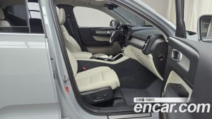 Volvo XC40 B4 Ultra Bright 2025 года из Южной Кореи