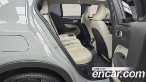 Volvo XC40 B4 Ultra Bright 2025 года из Южной Кореи
