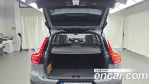 Volvo XC40 B4 Ultra Bright 2025 года из Южной Кореи