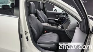 Mercedes-Benz E-Class E220d 4MATIC Exclusive 2024 года из Южной Кореи