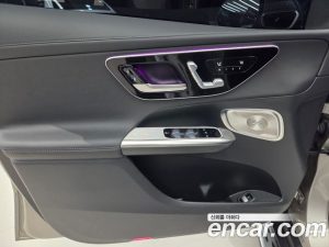 Mercedes-Benz GLC-Class GLC300 4MATIC AMG Line 2024 года из Южной Кореи