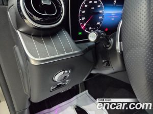 Mercedes-Benz GLC-Class GLC300 4MATIC AMG Line 2024 года из Южной Кореи
