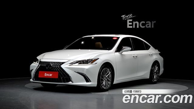 Lexus ES Luxury Plus 2024 года из Кореи