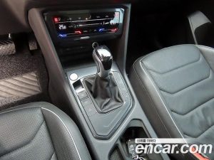 Volkswagen Tiguan 2.0 TSI Prestige 2023 года из Южной Кореи