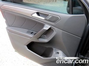 Volkswagen Tiguan 2.0 TSI Prestige 2023 года из Южной Кореи