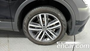 Volkswagen Tiguan 2.0 TSI Prestige 2023 года из Южной Кореи