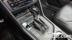 Volkswagen Tiguan 2.0 TSI Prestige 2023 года из Южной Кореи