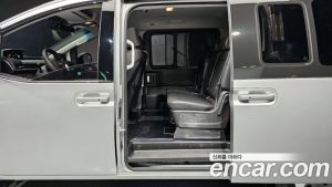 Hyundai Staria Tourer 11-Seater 2025 года из Южной Кореи