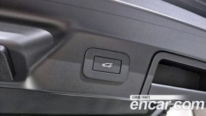 Land Rover Range Rover Velar 3.0 P400 Dynamic HSE 2025 года из Южной Кореи